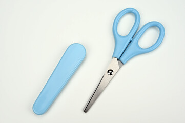 白背景に置かれたハサミ01