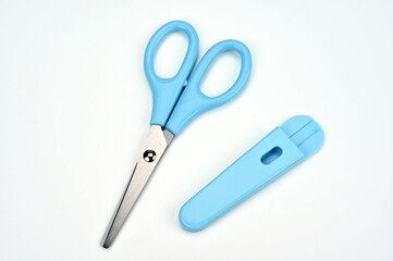 白背景に置かれたハサミ05