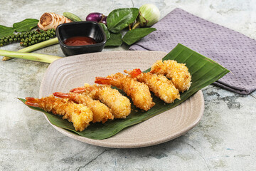 Shrimp tempura with spicy sauce