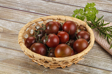 Obraz premium Juicy ripe black cherry tomato