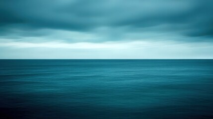 Obraz premium Mysterious Ocean: Calm Waters Under Dark, Overcast Sky