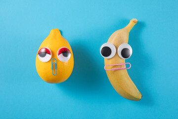funny face of a lemonand banana © Paperclip