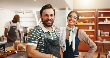 Obraz premium Portrait, entrepreneur and people in coffee shop, team and excited for new store or collaboration. Happy, woman and man with smile in small business, confident and career growth in cafe or restaurant