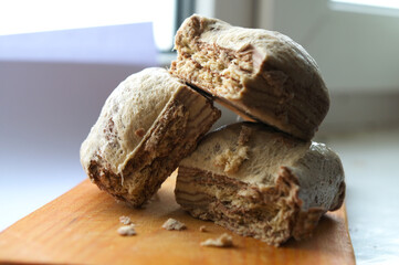 halva dolce tipico al cioccolato e semi vari