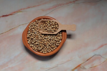 recipiente semillas cilandro aromatica seca 
