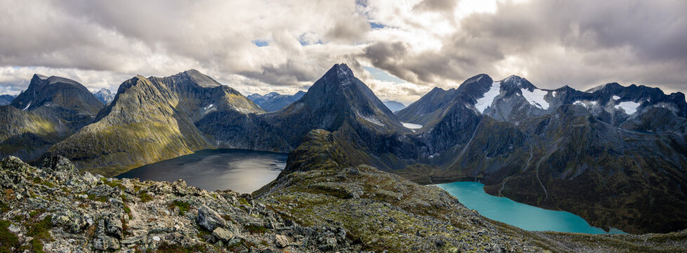Two lakes to colors 