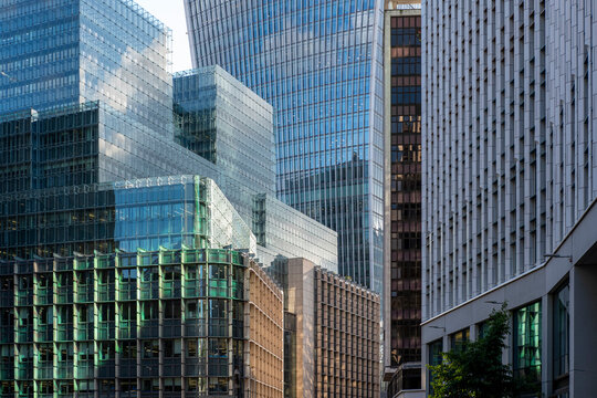 Urban density in London’s financial district, highlighting glass reflections and architectural contrasts.