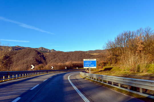 Autostrada A15 in der Provinz Massa-Carrara Richtung Parma in Italien