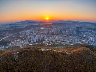 경기도 시흥시 도심지의 일출