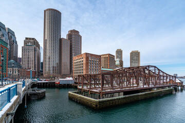 Obraz premium Boston cityscape and skyscrapers seen from Seaport boulevard bridge on a beautiful winter afternoon