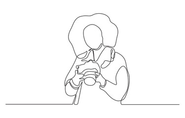 Continuous single line drawing of woman with DSLR camera taking pictures, The girl takes pictures with the camera one line is continuous vector illustration.