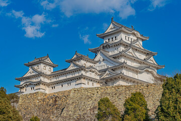 青空に映える世界文化遺産姫路城
