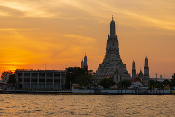 Naklejka premium View Buddhist temple of the Wat Arun Bon a sunset, Bangkok