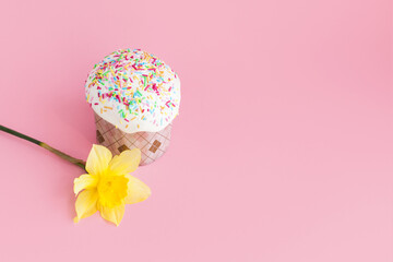 Traditional russian Easter ortodox cake with daffodil flower and colorful eggs on light pink background. Kulic, Kulich, Paska homemade bread with glaze. Spring christian holiday. Festive celebration