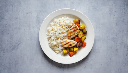 Grilled chicken breast with rice and vegetables