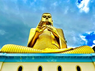golden buddha statue