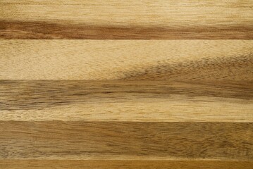 Naklejka premium This image showcases a close-up of a textured light brown wood grain background with horizontal planks and natural stripes, perfect for design projects needing a rustic or organic touch.