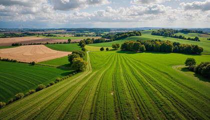 Obraz premium Vast aerial panorama of farmland with geometric fields, natural beauty