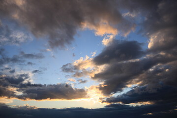 Fototapeta premium gorgeous colorful clouds view in the sky
