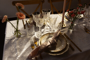 Wedding table setting with flowers.