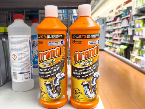 Drano power-gel pipe cleaner bottles on grocery store shelf