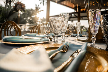 primer plano de decoración de una mesa para evento - foto de stock 