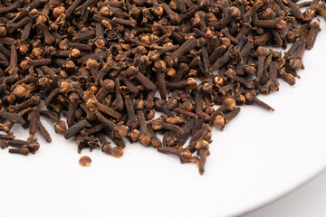 Aromatic Buds: A Close-Up Collage of Fragrant Cloves