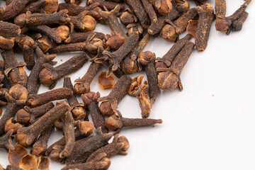 Aromatic Buds: A Close-Up Collage of Fragrant Cloves
