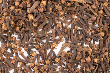 Aromatic Buds: A Close-Up Collage of Fragrant Cloves