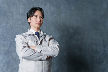 作業着を着たビジネスマン（不動産・建設業者）