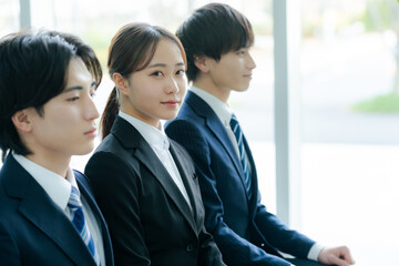 就職活動する学生【撮影協力:スカパー東京メディアセンター】	
