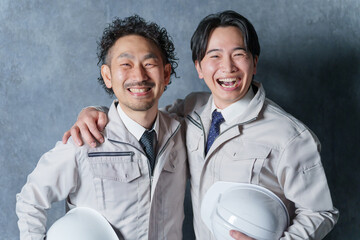 作業着を着たビジネスマン2人（建設業者）