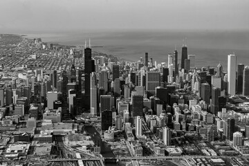 Obraz premium Aerial view of Downtown Chicago, IL