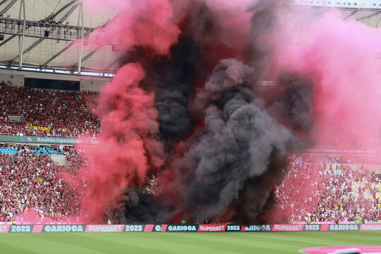 Torcida do Flamengo no Maracan&atilde; - Final de campeonato Carioca. Maracan&atilde;