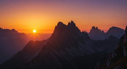 Obraz premium Breathtaking sunset over majestic mountain peaks with vibrant colors in the sky