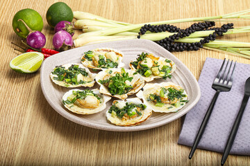 Grilled scallops with green onion
