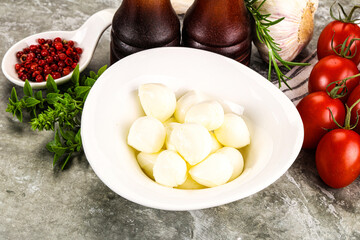 Small mozzarella mini cheese balls