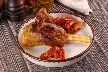 Baked lamb shank with vegetables