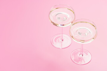 A sparkling glass of champagne