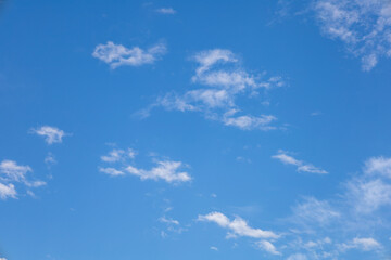 Obraz premium Clear Blue Sky with Small Wispy Clouds