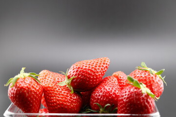 いちご　黒バック