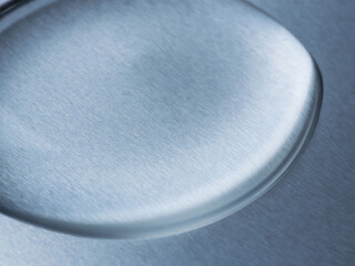 アルミ板の上の水滴のアップ画像79