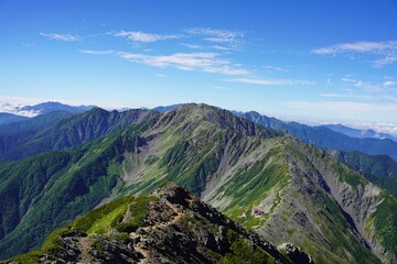 南アルプス　雄大な稜線　中白根岳と間ノ岳　塩見岳　農鳥岳