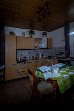 Thje abandoned house of the book reader.