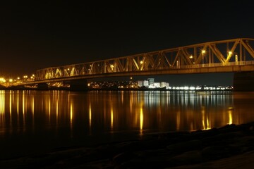 Fototapeta premium Iconic Bridge at Night