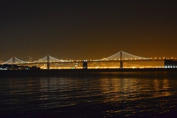 Fototapeta premium Iconic Bridge at Night
