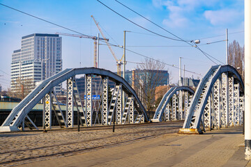 Obraz premium a town bridge in the city of Wrocław on the Oder. riveted steel bridges for car and tram traffic. urban transport. urban landscape