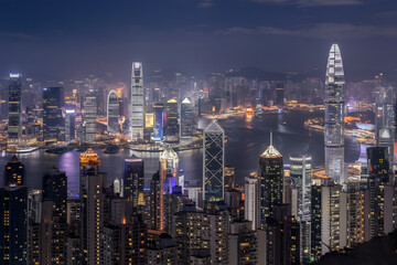 Obraz premium Stunning Hong Kong Skyline at Night: Victoria Harbour Illuminated Cityscape.