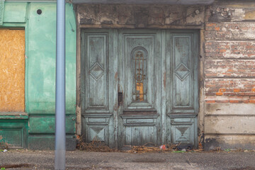 beautiful old wooden door in abandoned residential building in city. historical building, old architecture.