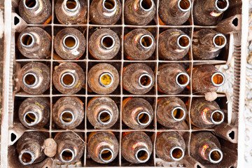 Fototapeta premium Vintage Beer Bottles in a Rustic Crate in Chocontá, Choconta, Cundinamarca,Colombia. A Unique Display of Recycling and Sustainable Practices